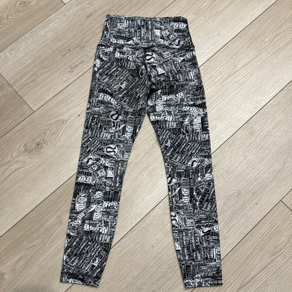 Lululemon size 4 leggings 25”length - Picture 4 of 4